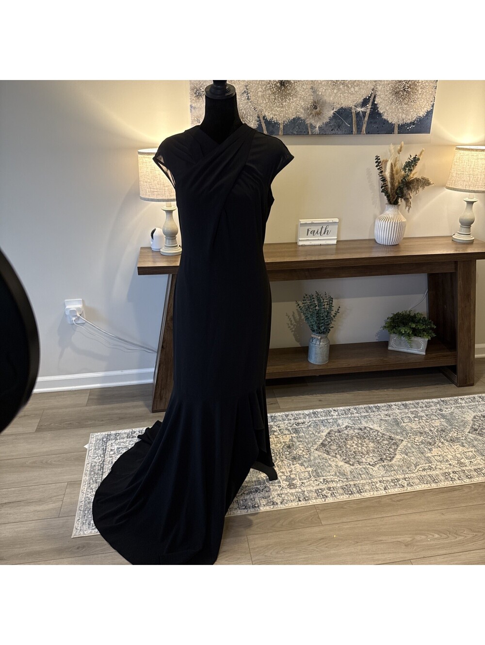 Halston Black Short Sleeve Twisted Front Formal Dress Size 6